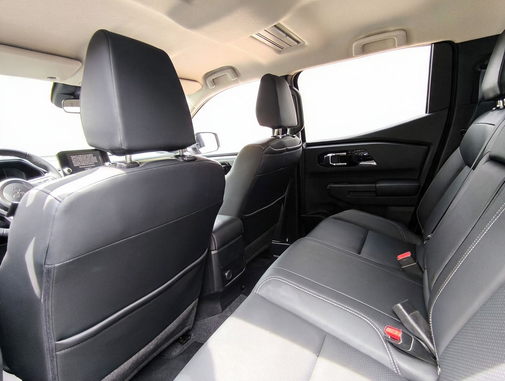 MITSUBISHI TRITON HPE 2.4 4X4 TB DIESEL AUT 2026 — foto 9