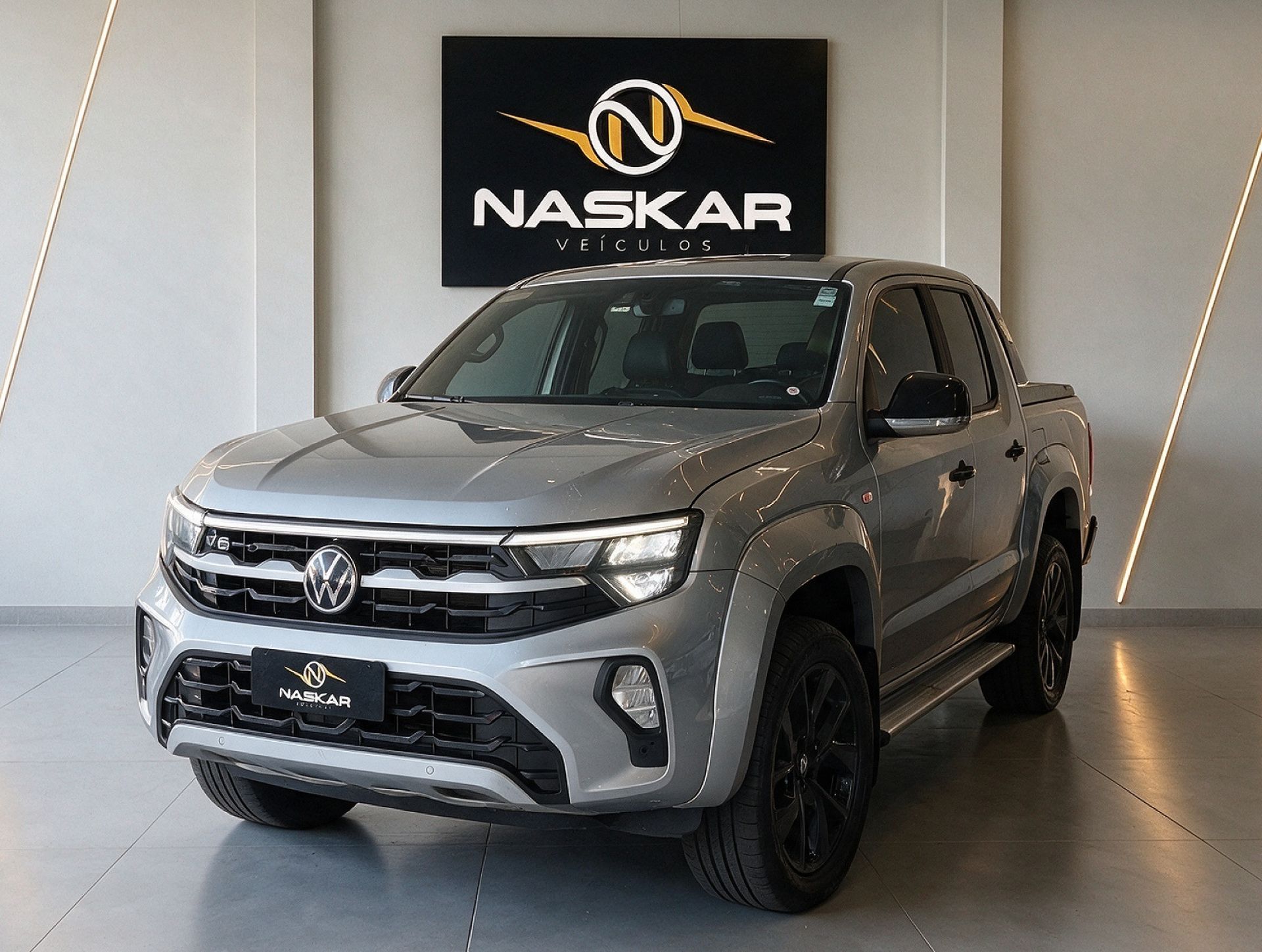 VOLKSWAGEN AMAROK V6 EXTREME 2025 COM LONA ELETRICA — frente