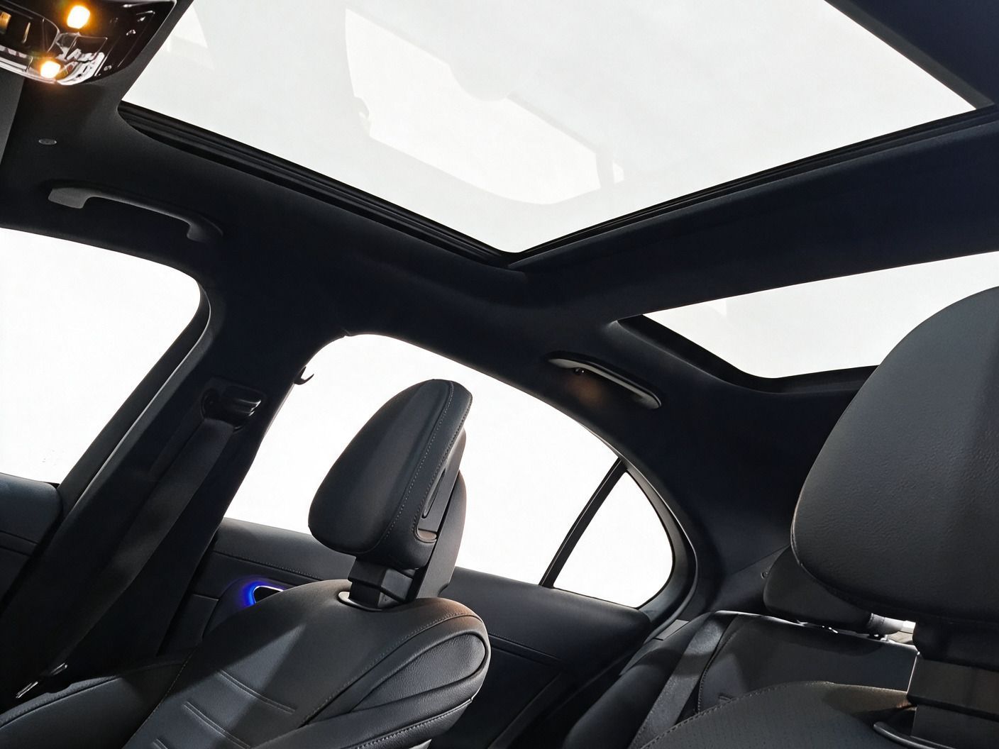 MERCEDES-BENZ C200 AMG LINE 2024 — frente