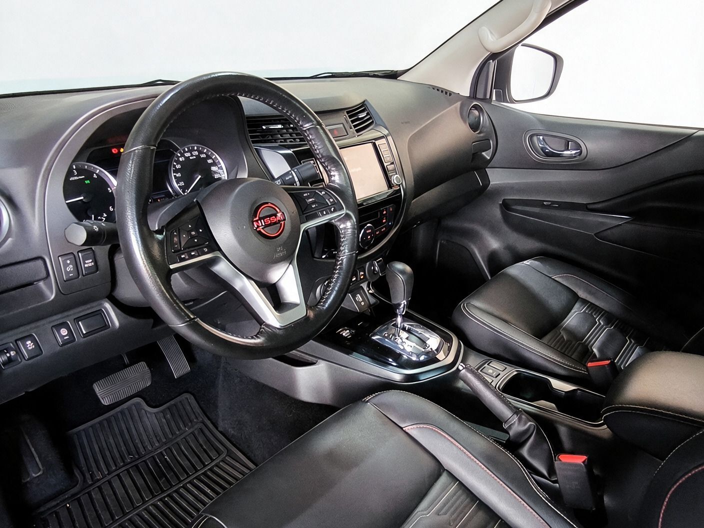 NISSAN FRONTIER PRO4X 2024 — frente