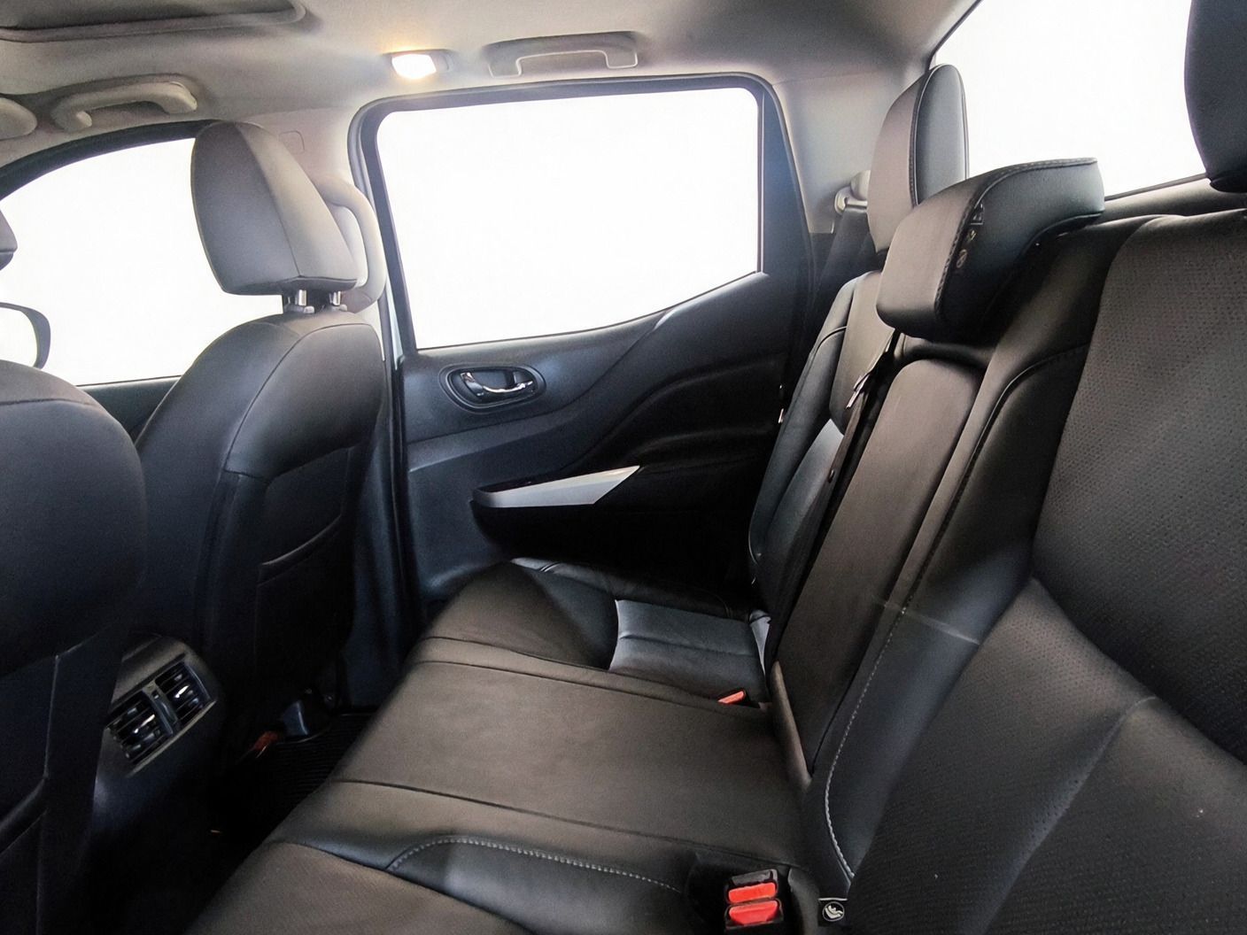 NISSAN FRONTIER LE 4X4 2.3 AUT DIESEL — frente