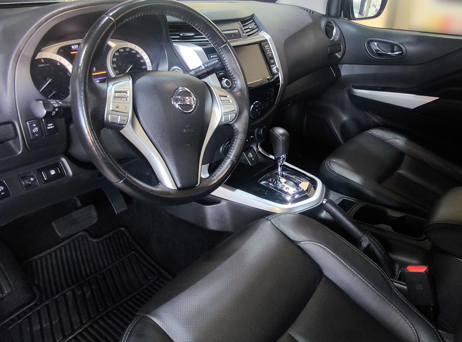 NISSAN FRONTIER LE 4X4 2.3 AUT DIESEL — foto 2