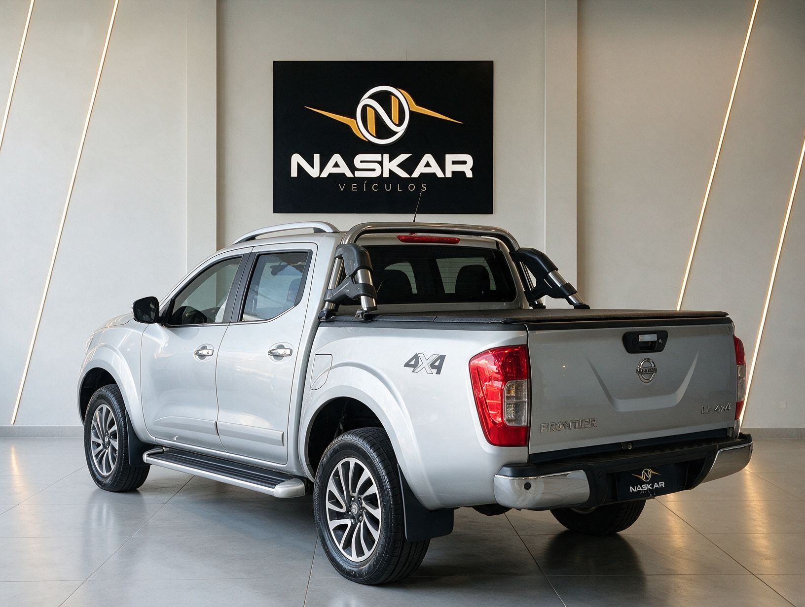 NISSAN FRONTIER LE 4X4 2.3 AUT DIESEL — foto 7