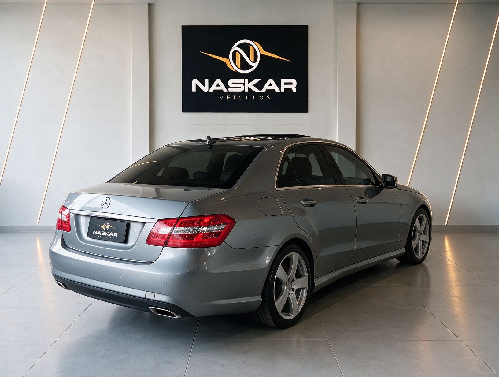 MERCEDES-BENZ E 250 CGI 2013 — foto 4
