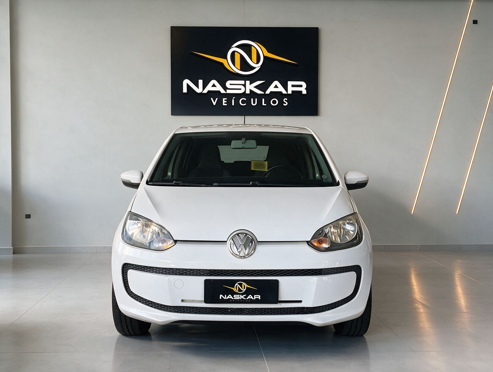 VOLKSWAGEN UP MOVE IMOTION 2015 — frente