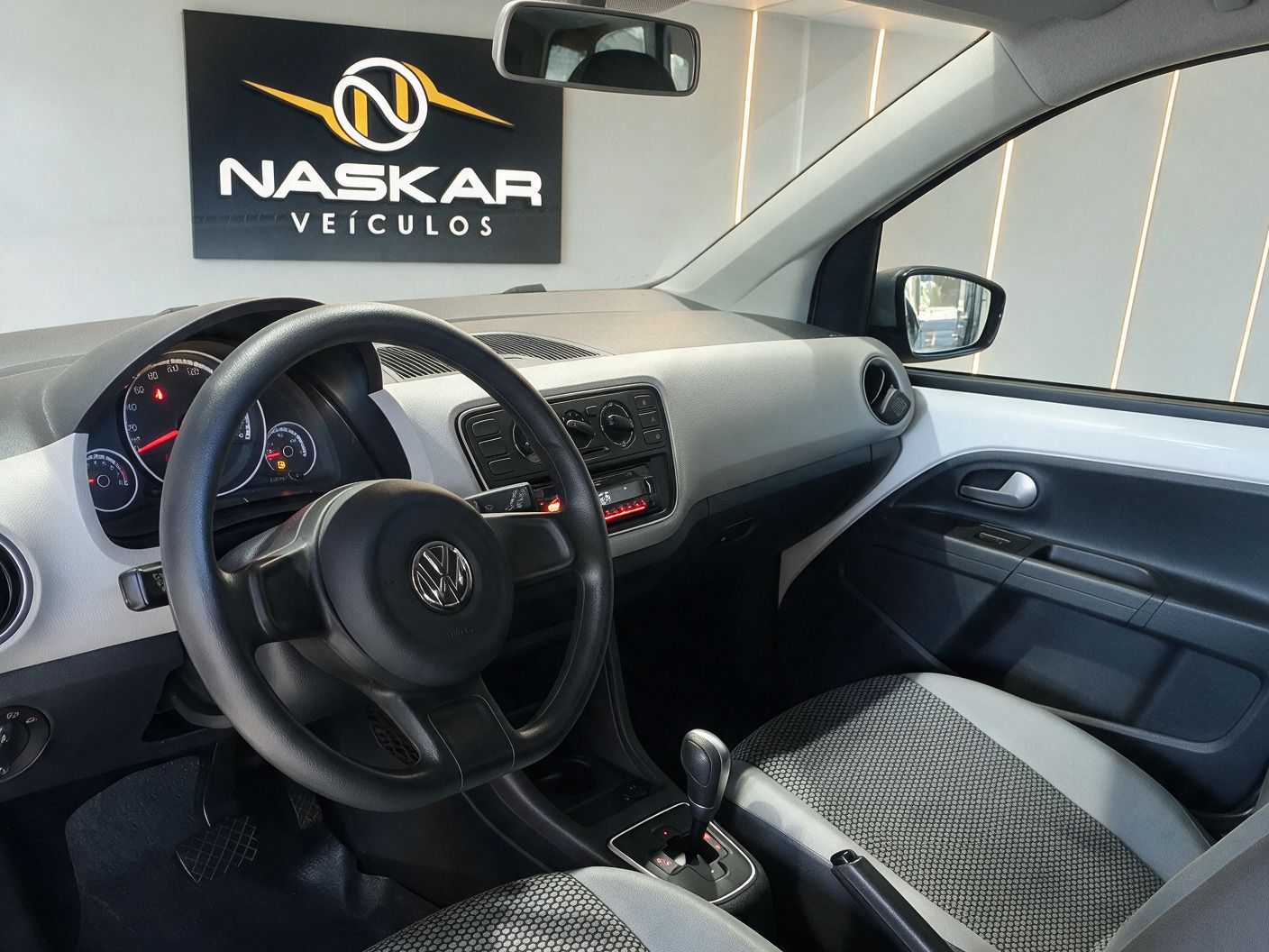 VOLKSWAGEN UP MOVE IMOTION 2015 — foto 4