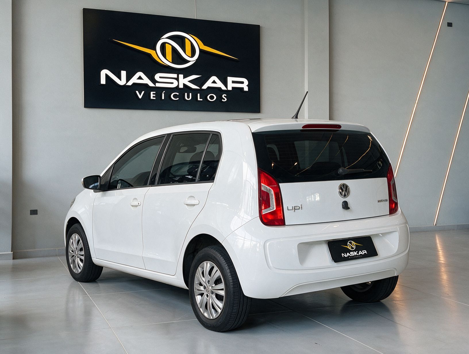 VOLKSWAGEN UP MOVE IMOTION 2015 — foto 5