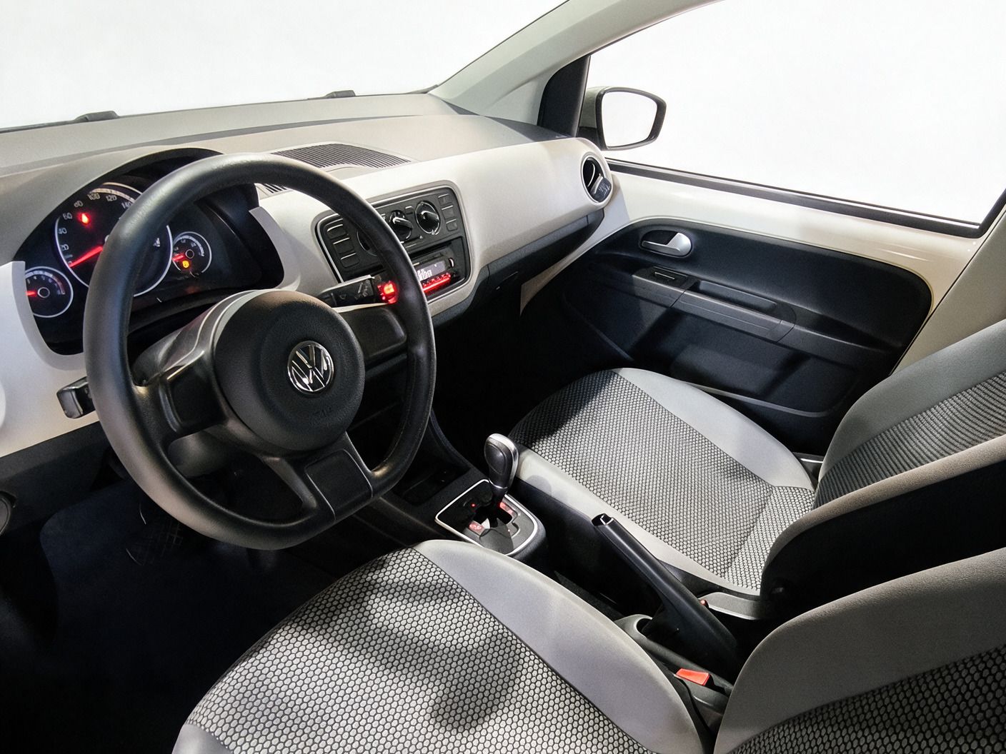 VOLKSWAGEN UP MOVE IMOTION 2015 — foto 6