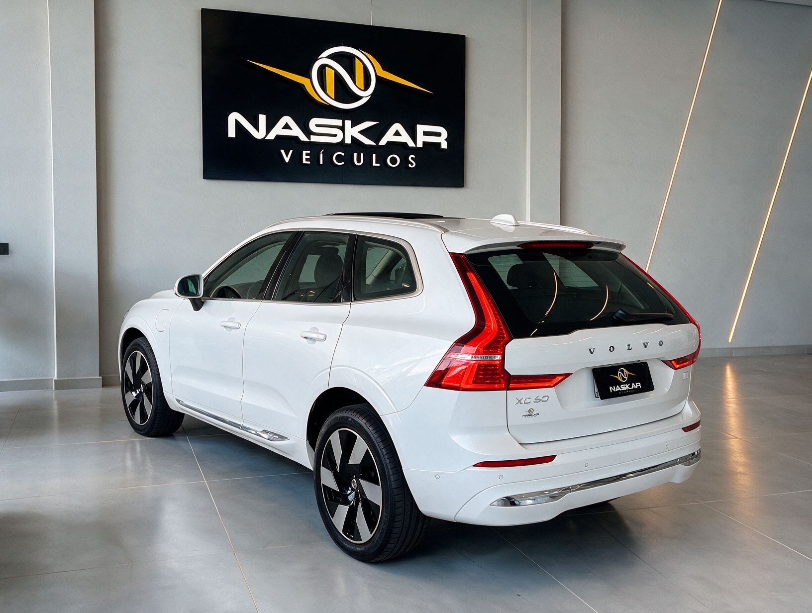 VOLVO XC60 T8 ULTIMATE 2024 — foto 3